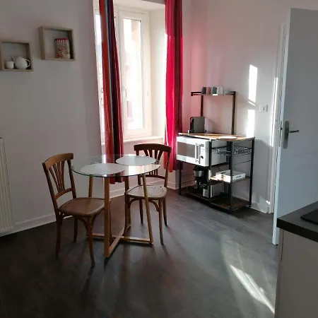 Les Ramandes Appartements Au Coeur Du Village Marcillac-la-Croisille Exterior photo